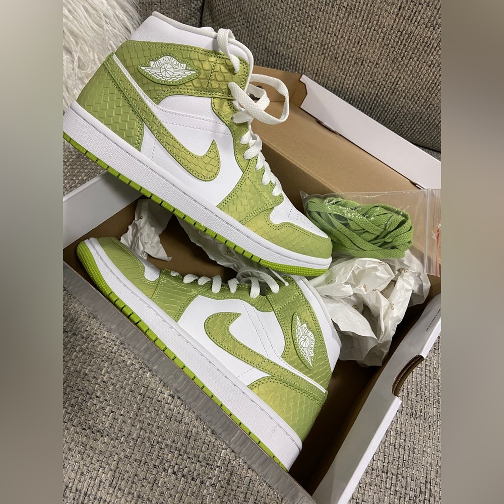 Air Jordan 1 Mid SE